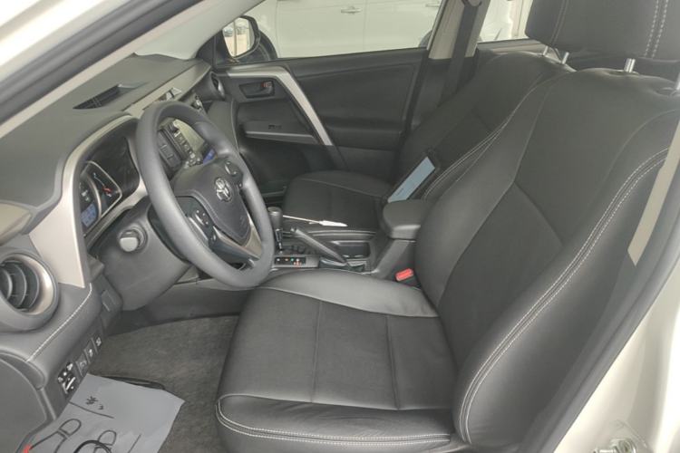 Used Toyota RAV4 2019 2.0L CVT Two-Wheel Drive Luxury Version China VI Standard Left Front Seat