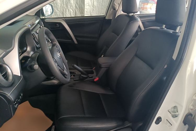 Used Toyota RAV4 2019 2.0L CVT Two-Wheel Drive Luxury Version China VI Standard Left Front Seat