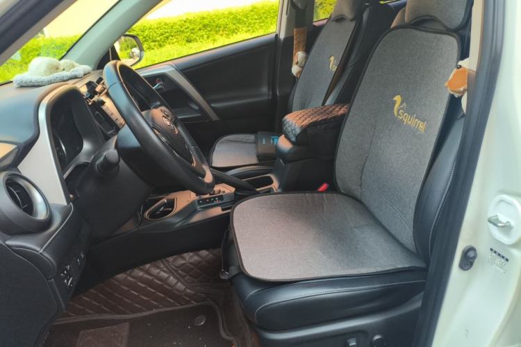 Used Toyota RAV4 2019 2.0L CVT Two-Wheel Drive ZhiShang Version China VI Standard Left Front Seat