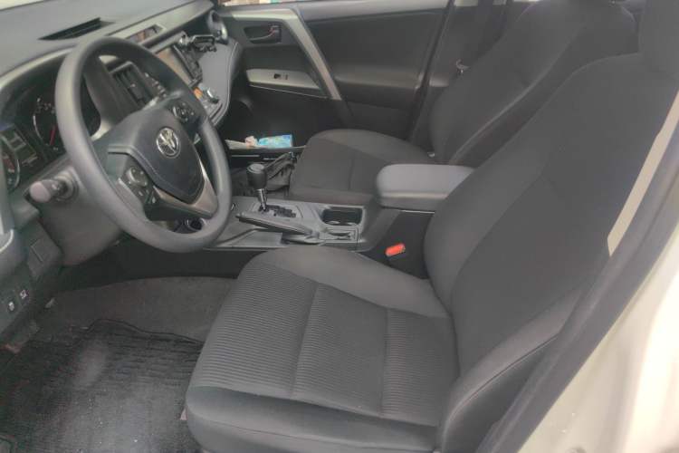 Used Toyota RAV4 2019 2.0L CVT Two-Wheel Drive Fashion X Limited Edition China VI Standard Left Front Seat