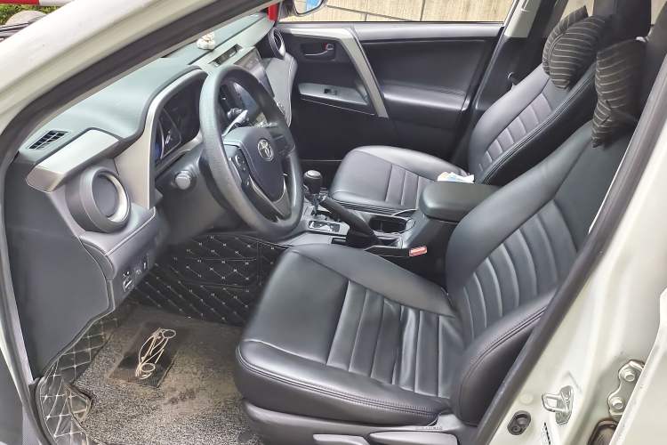Used Toyota RAV4 2019 2.0L CVT Two-Wheel Drive Pioneer Edition China V Standard Left Front Seat