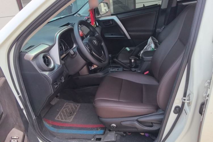 Used Toyota RAV4 2019 2.0L CVT Two-Wheel Drive Pioneer Edition China VI Standard Left Front Seat