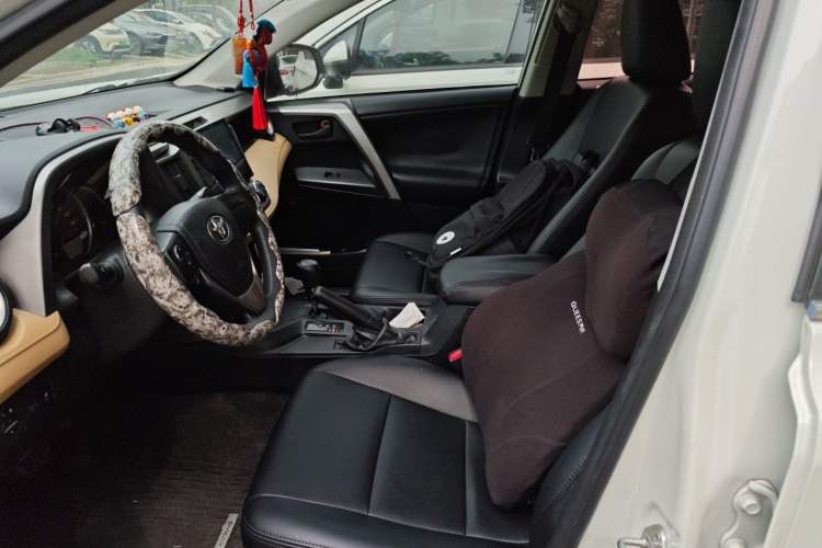 Used Toyota RAV4 2019 2.0L CVT Two-Wheel Drive Urban Edition China VI Standard Left Front Seat