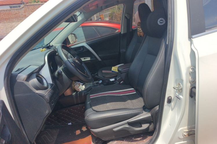 Used Toyota RAV4 2019 2.0L CVT Two-Wheel Drive Fashion X Limited Edition China VI Standard Left Front Seat