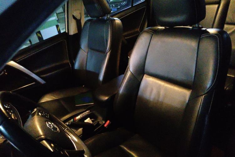 Used Toyota RAV4 2019 2.0L CVT Two-Wheel Drive ZhiShang Version China VI Standard Left Front Seat