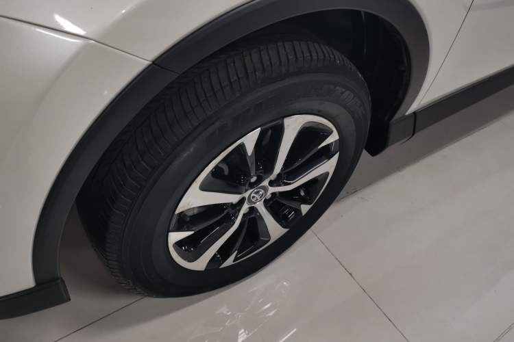 Used Toyota RAV4 2019 2.0L CVT Two-Wheel Drive Pioneer Edition China V Standard Left Front Wheel Hub