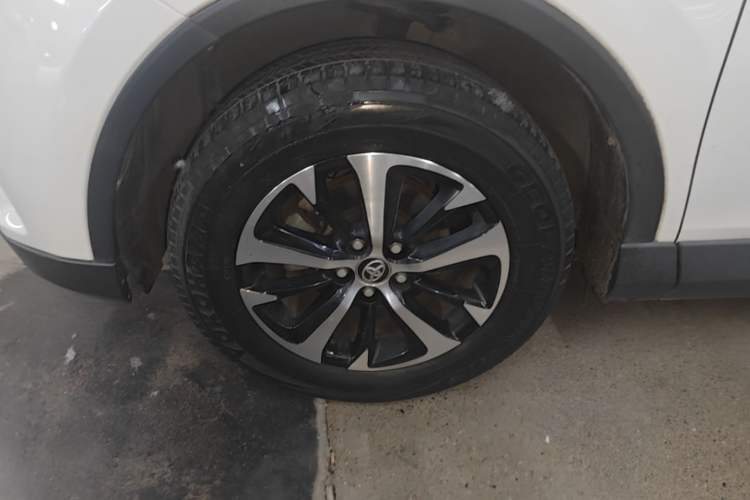 Used Toyota RAV4 2019 2.0L CVT Two-Wheel Drive Luxury Version China VI Standard Left Front Wheel Hub