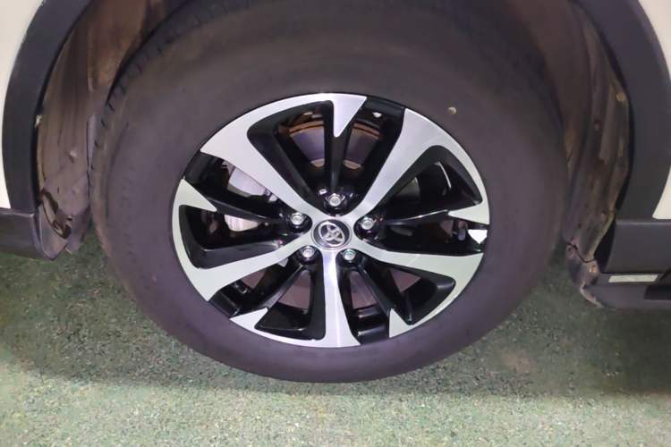 Used Toyota RAV4 2019 2.0L CVT Two-Wheel Drive Pioneer Edition China V Standard Left Front Wheel Hub