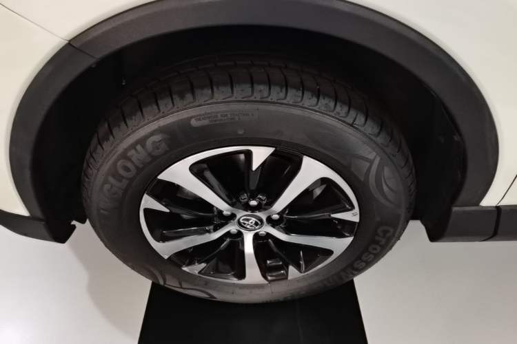 Used Toyota RAV4 2019 2.0L CVT Two-Wheel Drive Luxury Version China VI Standard Left Front Wheel Hub