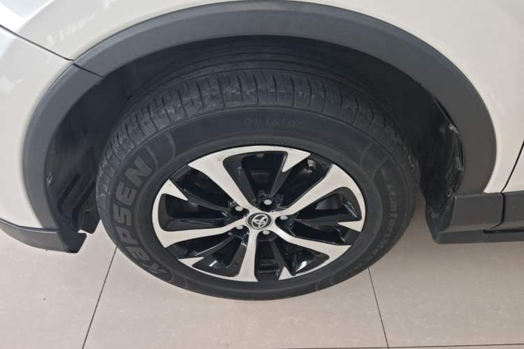 Used Toyota RAV4 2019 2.0L CVT Two-Wheel Drive Luxury Version China VI Standard Left Front Wheel Hub