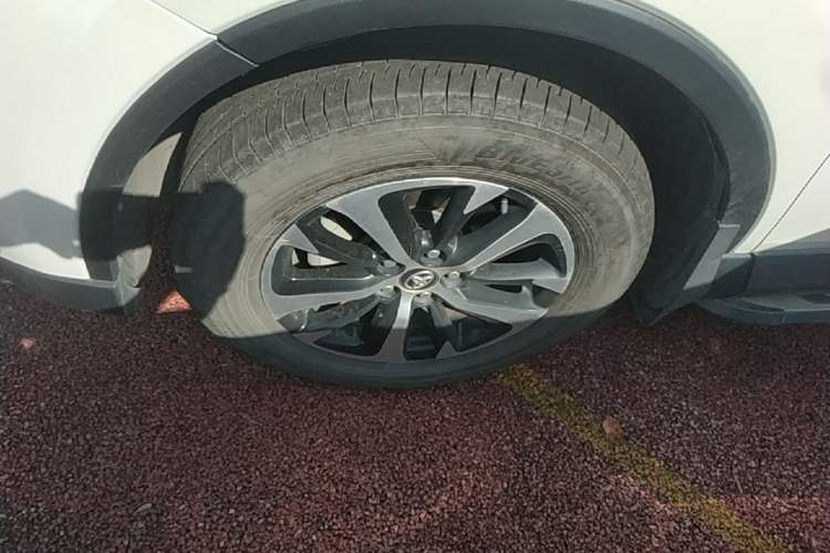 Used Toyota RAV4 2019 2.0L CVT Two-Wheel Drive Luxury Version China VI Standard Left Front Wheel Hub