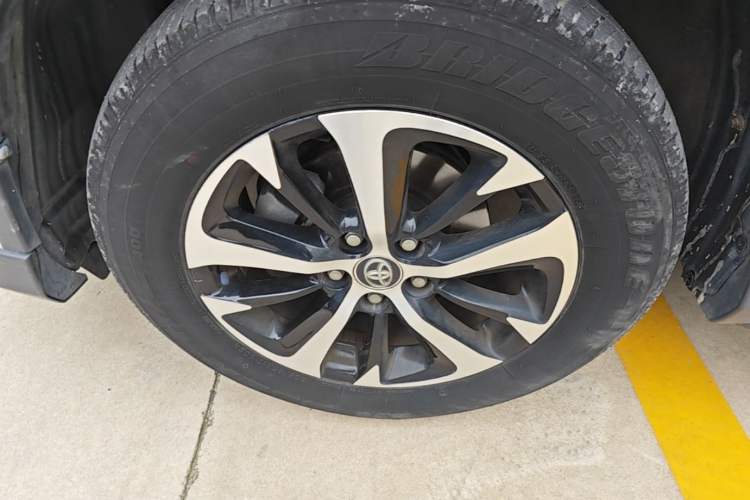 Used Toyota RAV4 2019 2.0L CVT Two-Wheel Drive Pioneer Edition China V Standard Left Front Wheel Hub