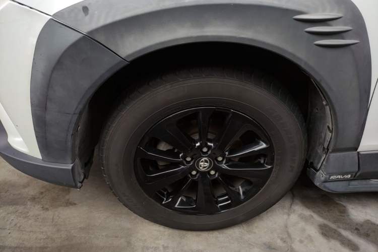Used Toyota RAV4 2019 2.0L CVT Two-Wheel Drive Fashion X Limited Edition China VI Standard Left Front Wheel Hub