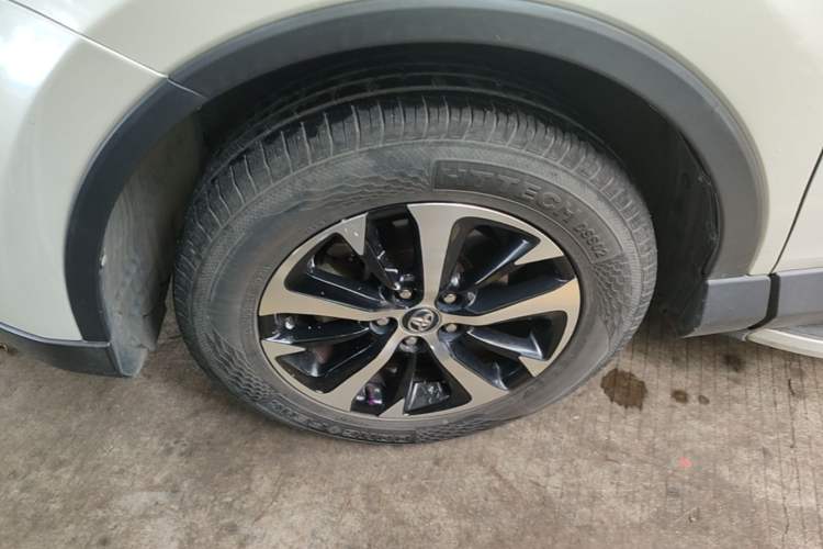 Used Toyota RAV4 2019 2.0L CVT Two-Wheel Drive Pioneer Edition China V Standard Left Front Wheel Hub