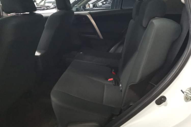 Used Toyota RAV4 2019 2.0L CVT Two-Wheel Drive Pioneer Edition China V Standard Left Rear Seat