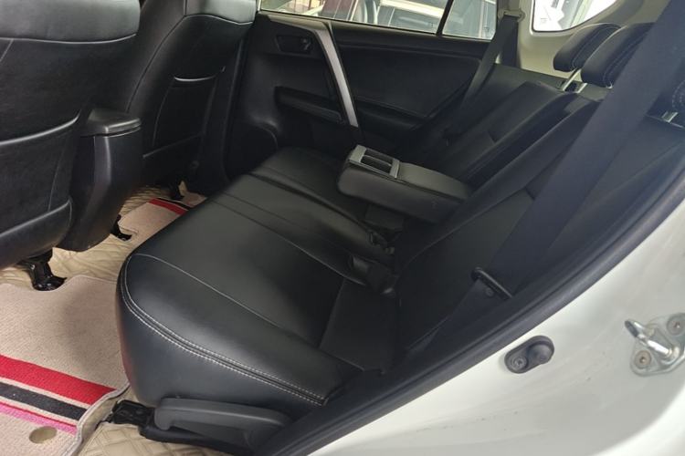 Used Toyota RAV4 2019 2.0L CVT Two-Wheel Drive Pioneer Edition China VI Standard Left Rear Seat