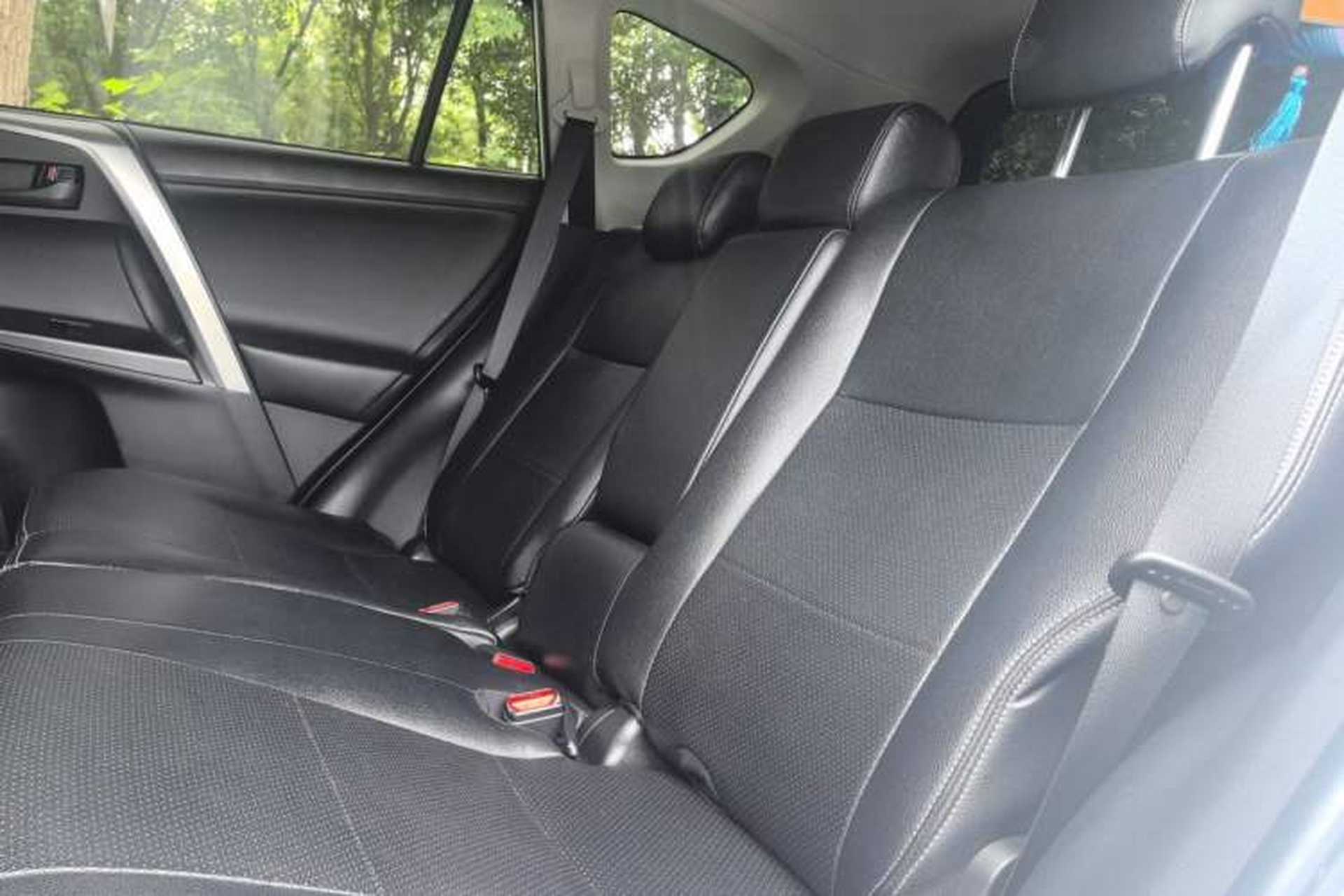 Used Toyota RAV4 2019 2.0L CVT Two-Wheel Drive Luxury Version China VI Standard Left Rear Seat