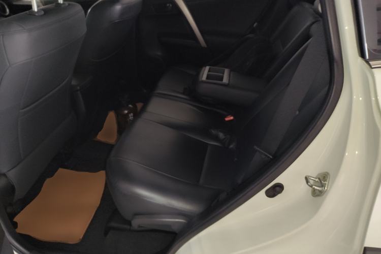 Used Toyota RAV4 2019 2.0L CVT Two-Wheel Drive Fashion X Limited Edition China V Standard Left Rear Seat