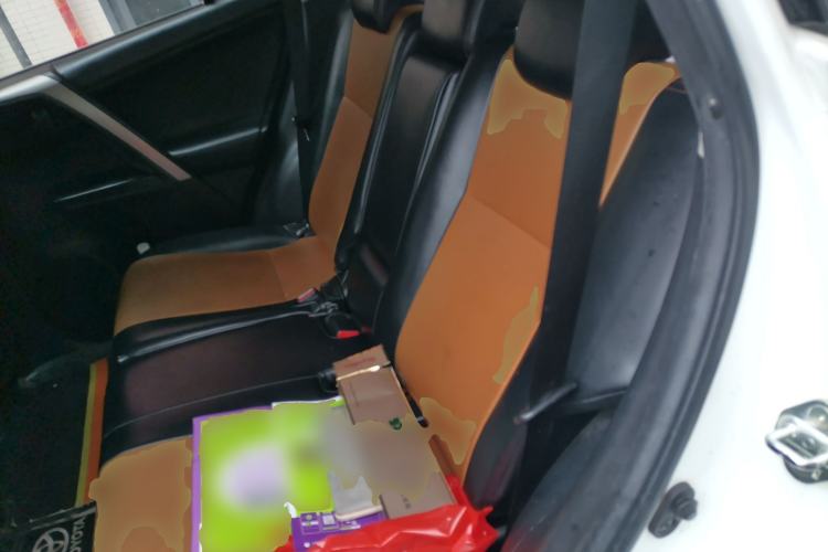 Used Toyota RAV4 2019 2.0L CVT Two-Wheel Drive Luxury Version China VI Standard Left Rear Seat