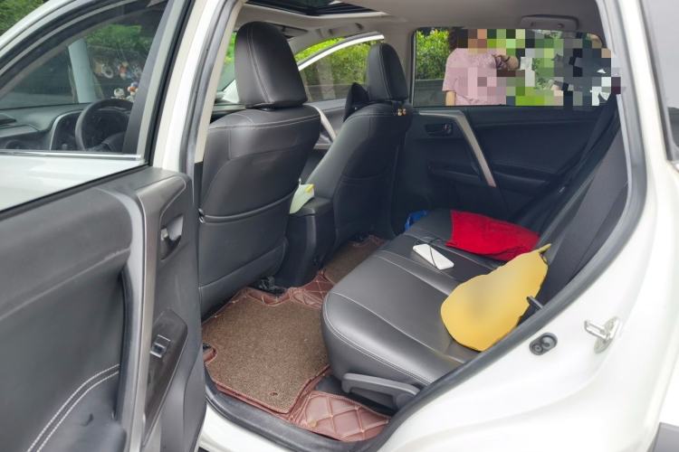 Used Toyota RAV4 2019 2.0L CVT Two-Wheel Drive Fashion X Limited Edition China V Standard Left Rear Seat