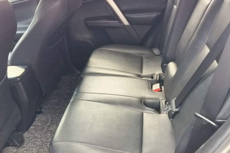 Used Toyota RAV4 2019 2.0L CVT Two-Wheel Drive Pioneer Edition China VI Standard Left Rear Seat