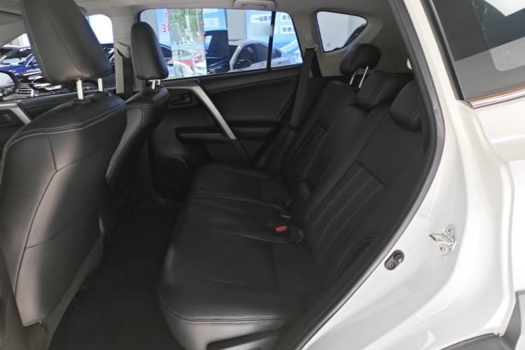 Used Toyota RAV4 2019 2.0L CVT Two-Wheel Drive Fashion X Limited Edition China VI Standard Left Rear Seat