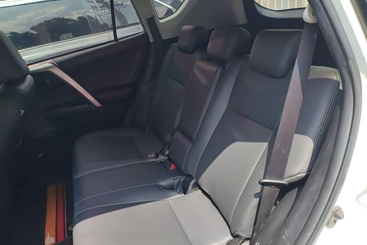 Used Toyota RAV4 2019 2.0L CVT Two-Wheel Drive Fashion X Limited Edition China VI Standard Left Rear Seat