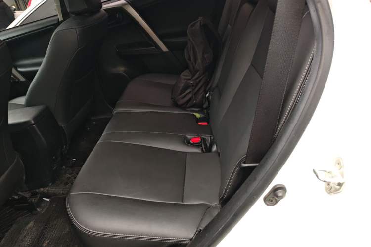 Used Toyota RAV4 2019 2.0L CVT Two-Wheel Drive Fashion X Limited Edition China VI Standard Left Rear Seat