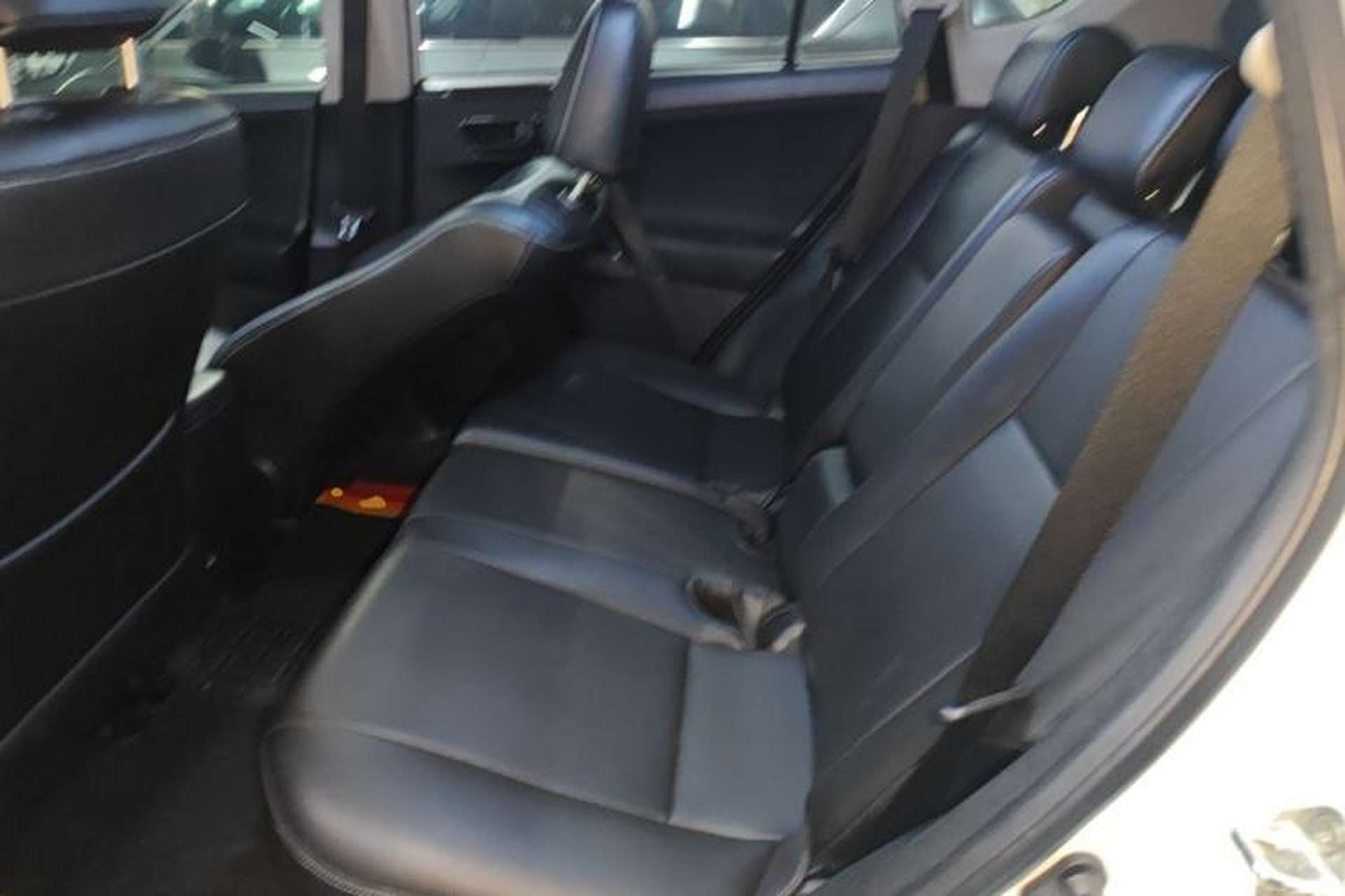 Used Toyota RAV4 2019 2.0L CVT Two-Wheel Drive Luxury Version China VI Standard Left Rear Seat