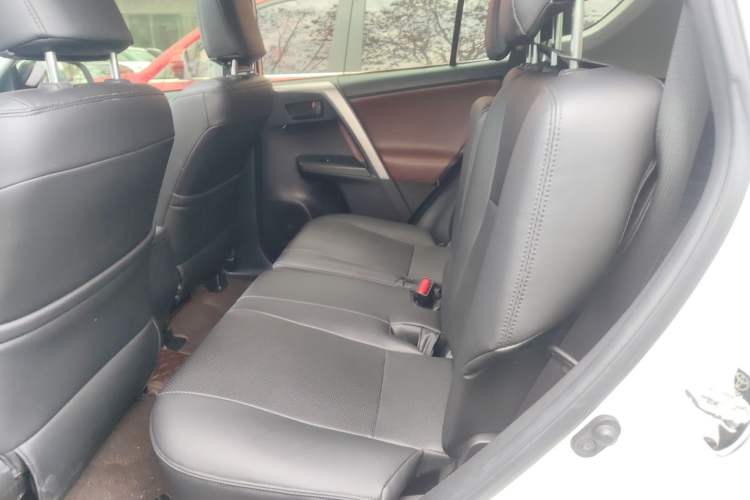 Used Toyota RAV4 2019 2.0L CVT Two-Wheel Drive Pioneer Edition China V Standard Left Rear Seat