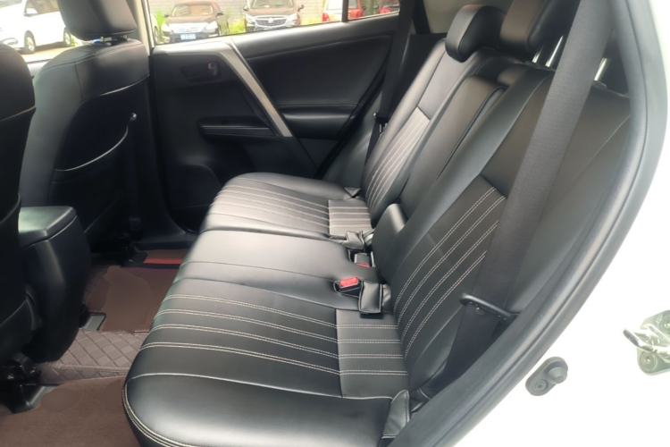 Used Toyota RAV4 2019 2.0L CVT Two-Wheel Drive Pioneer Edition China V Standard Left Rear Seat