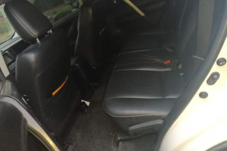 Used Toyota RAV4 2019 2.0L CVT 4x4 New Edition China VI Standard Left Rear Seat