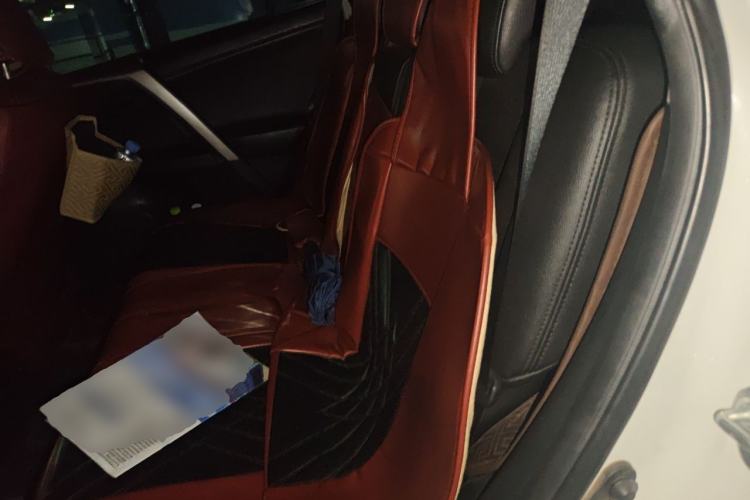 Used Toyota RAV4 2019 2.0L CVT Two-Wheel Drive Fashion X Limited Edition China V Standard Left Rear Seat