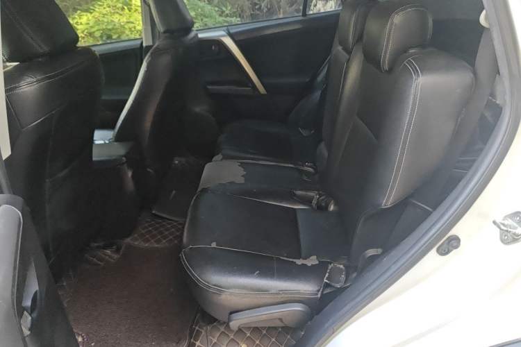 Used Toyota RAV4 2019 2.0L CVT Two-Wheel Drive Pioneer Edition China V Standard Left Rear Seat