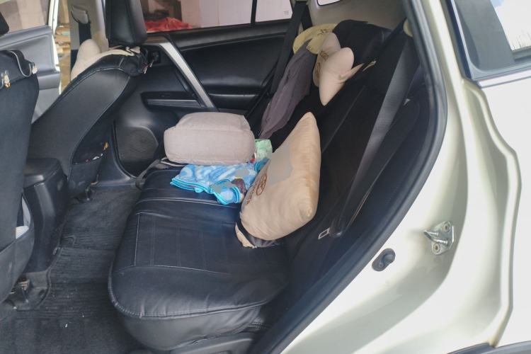 Used Toyota RAV4 2019 2.0L CVT Two-Wheel Drive Pioneer Edition China V Standard Left Rear Seat