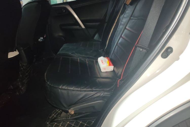Used Toyota RAV4 2019 2.0L CVT Two-Wheel Drive Pioneer Edition China VI Standard Left Rear Seat