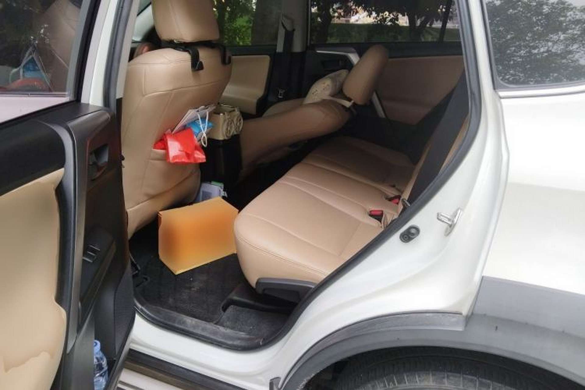 Used Toyota RAV4 2019 2.0L CVT Two-Wheel Drive Fashion X Limited Edition China VI Standard Left Rear Seat