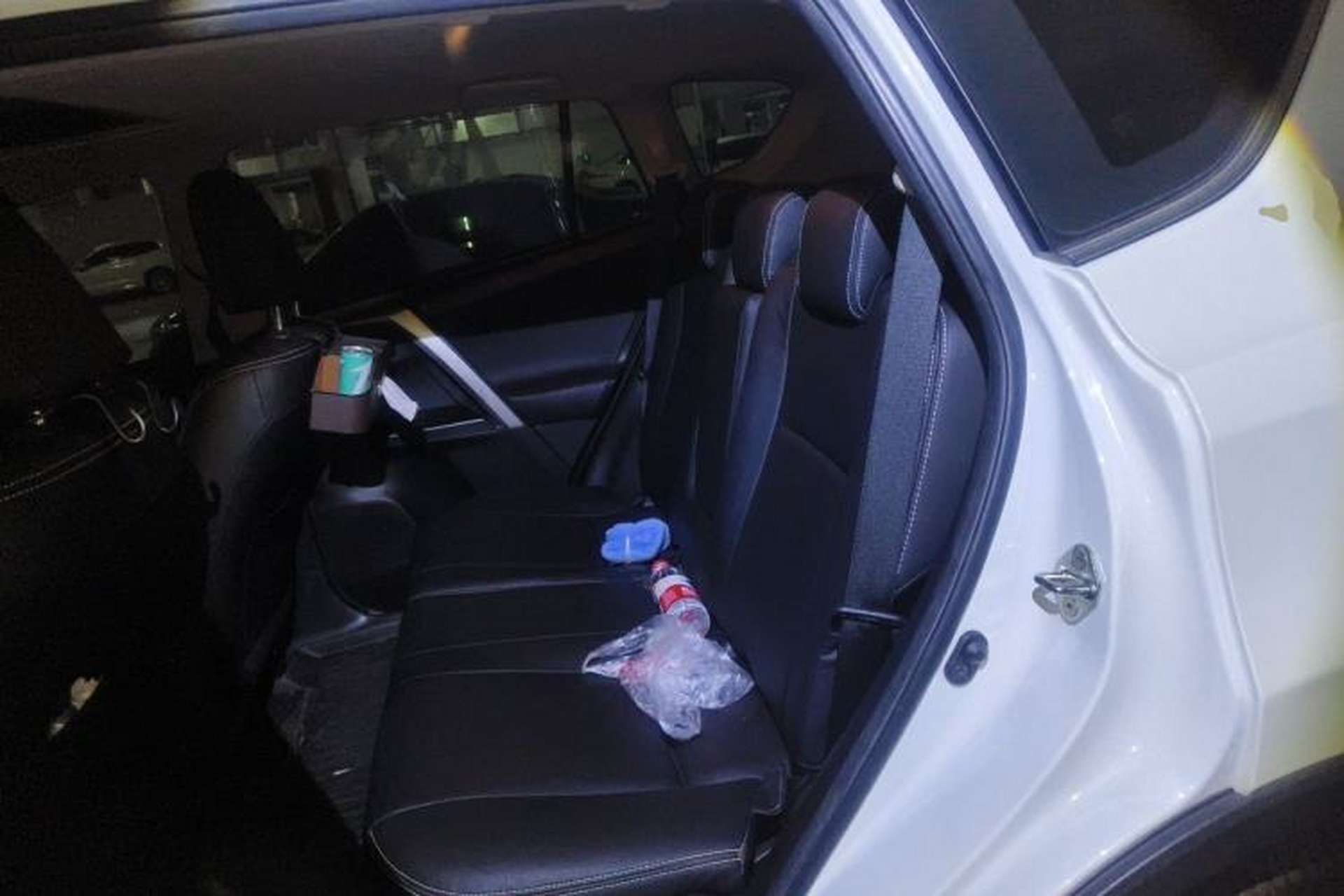 Used Toyota RAV4 2019 2.0L CVT Two-Wheel Drive Luxury Version China VI Standard Left Rear Seat