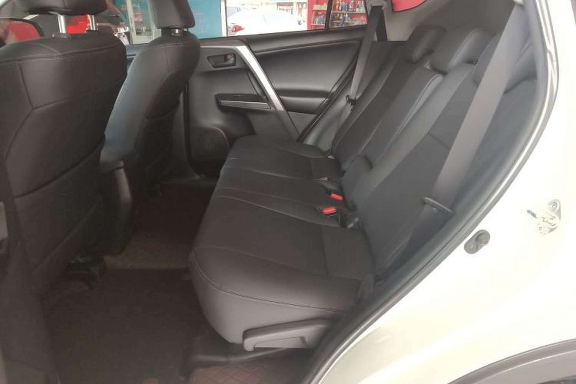 Used Toyota RAV4 2019 2.0L CVT Two-Wheel Drive Luxury Version China VI Standard Left Rear Seat