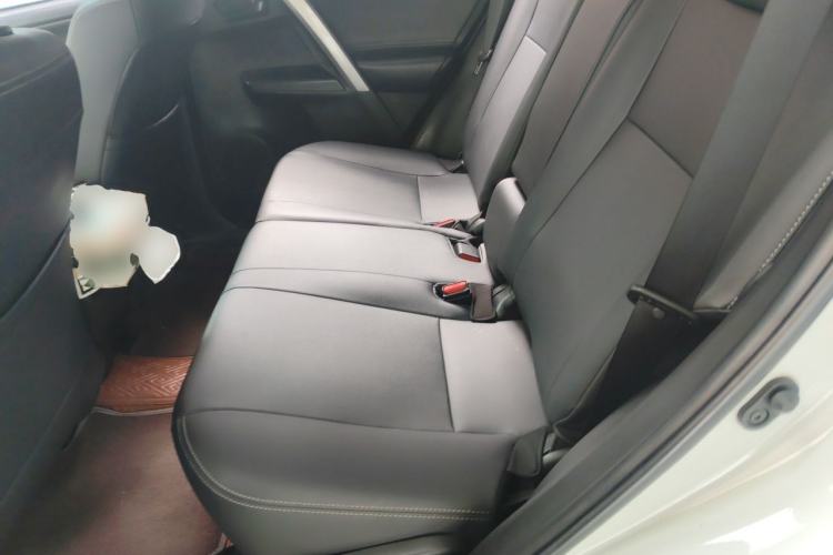 Used Toyota RAV4 2019 2.0L CVT Two-Wheel Drive Pioneer Edition China VI Standard Left Rear Seat
