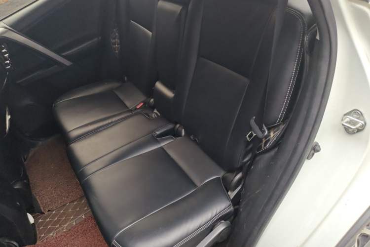 Used Toyota RAV4 2019 2.0L CVT Two-Wheel Drive Pioneer Edition China V Standard Left Rear Seat