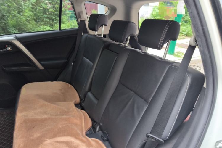 Used Toyota RAV4 2019 2.0L CVT Two-Wheel Drive Comfort Edition China VI Standard Left Rear Seat