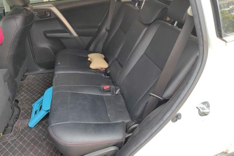 Used Toyota RAV4 2019 2.0L CVT Two-Wheel Drive Pioneer Edition China V Standard Left Rear Seat