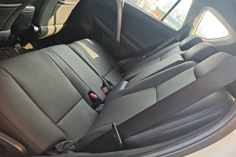 Used Toyota RAV4 2019 2.0L CVT Two-Wheel Drive Fashion X Limited Edition China VI Standard Left Rear Seat