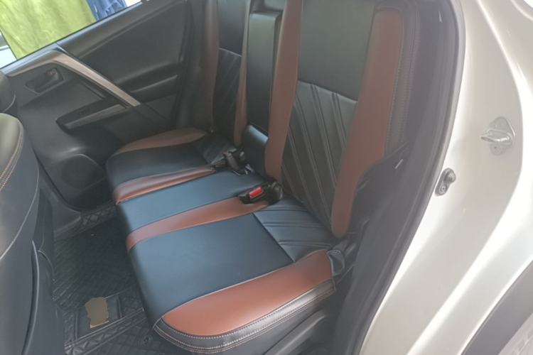 Used Toyota RAV4 2019 2.0L CVT Two-Wheel Drive Fashion X Limited Edition China VI Standard Left Rear Seat