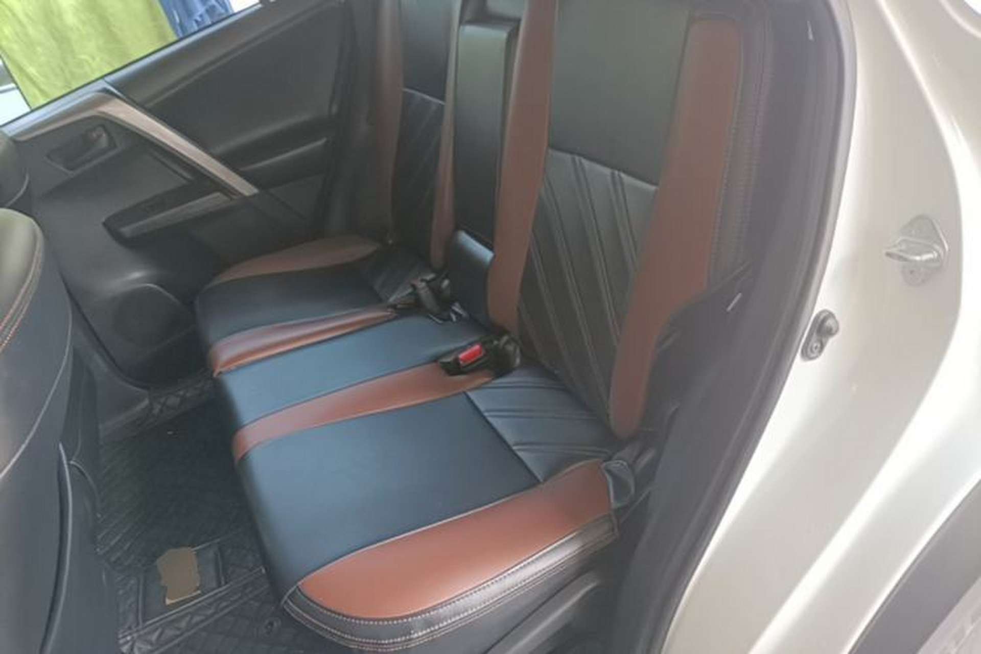 Used Toyota RAV4 2019 2.0L CVT Two-Wheel Drive Fashion X Limited Edition China VI Standard Left Rear Seat