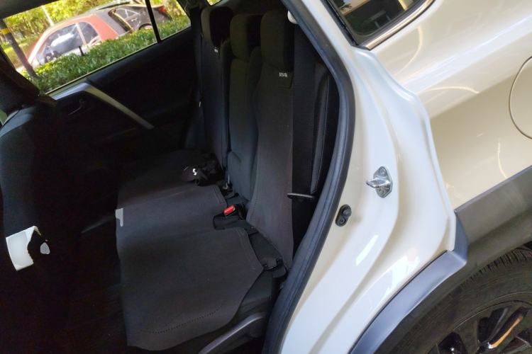 Used Toyota RAV4 2019 2.0L CVT Two-Wheel Drive Fashion X Limited Edition China V Standard Left Rear Seat