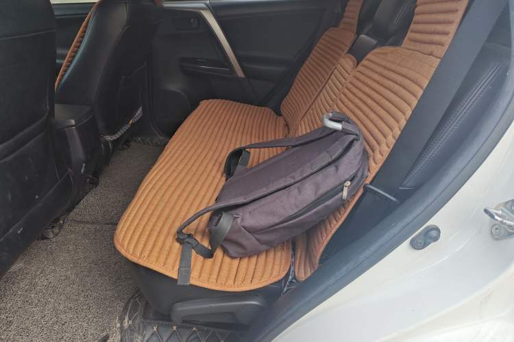 Used Toyota RAV4 2019 2.0L CVT Two-Wheel Drive Fashion X Limited Edition China V Standard Left Rear Seat