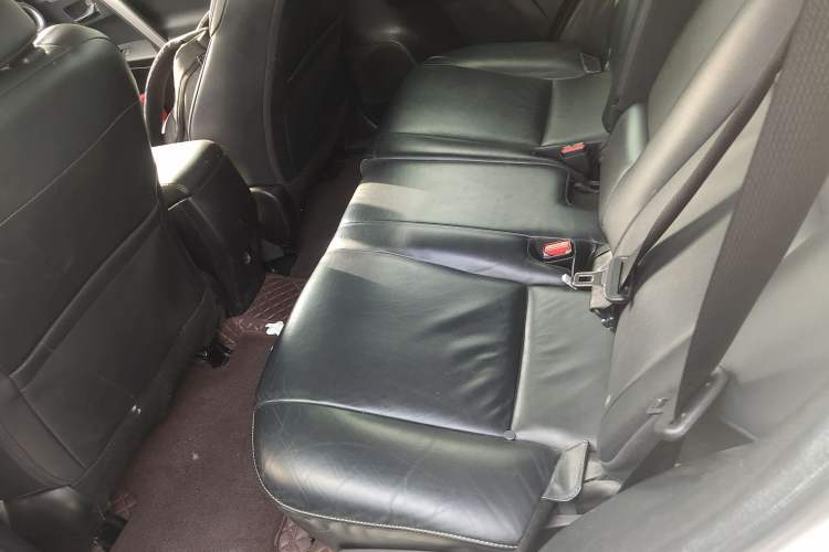 Used Toyota RAV4 2019 2.0L CVT Two-Wheel Drive ZhiShang Version China VI Standard Left Rear Seat