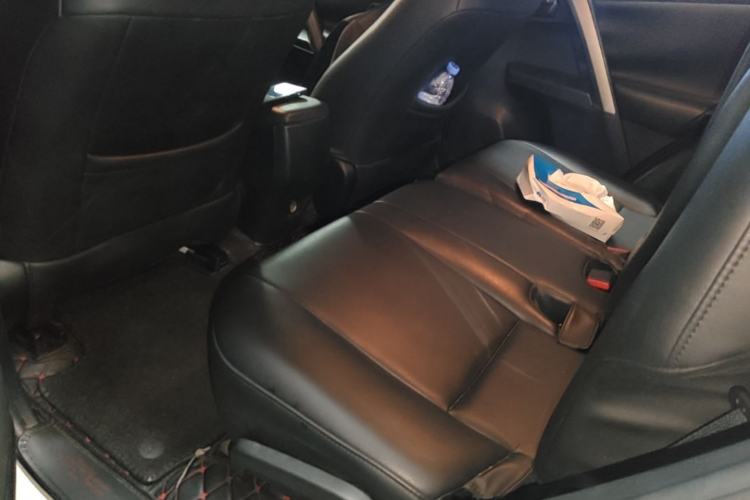 Used Toyota RAV4 2019 2.0L CVT Two-Wheel Drive Fashion X Limited Edition China VI Standard Left Rear Seat